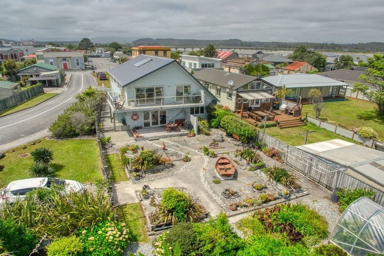 Photo of property in 33 Beach Street, Hokitika, 7810