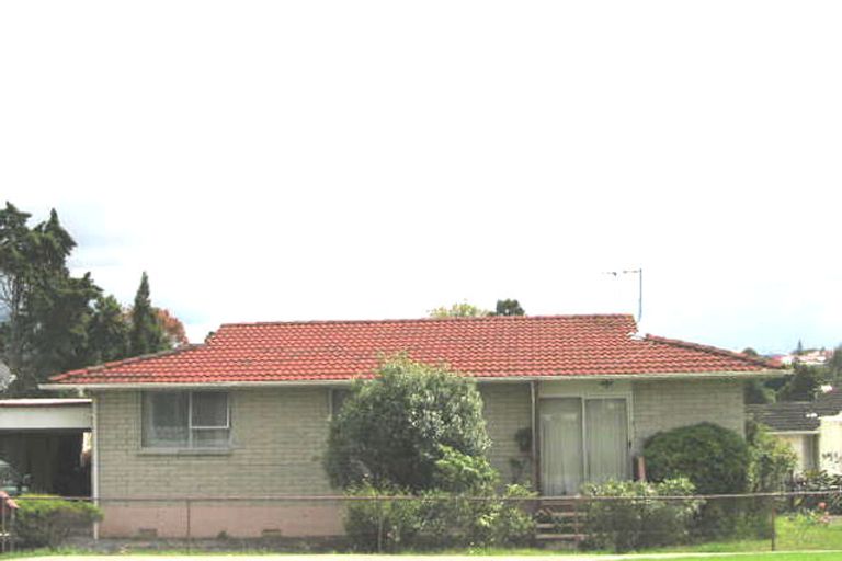 Photo of property in 2/2 Westall Road, New Lynn, Auckland, 0600