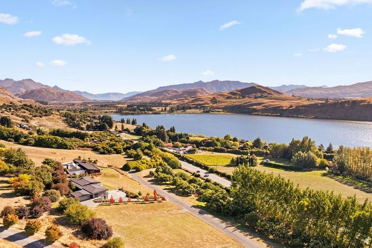 Photo of property in 16 Hayes View Lane, Lake Hayes, Queenstown, 9371