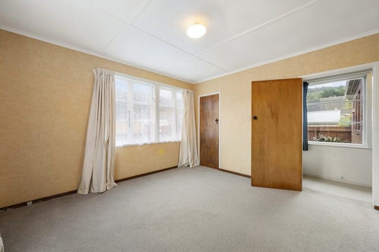 Photo of property in 1 Wood Grove, Naenae, Lower Hutt, 5011