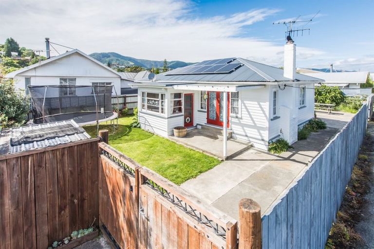 Photo of property in 19 Parkers Road, Tahunanui, Nelson, 7011