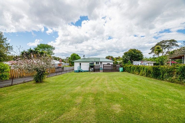 Photo of property in 4 Christina Avenue, Te Atatu South, Auckland, 0602