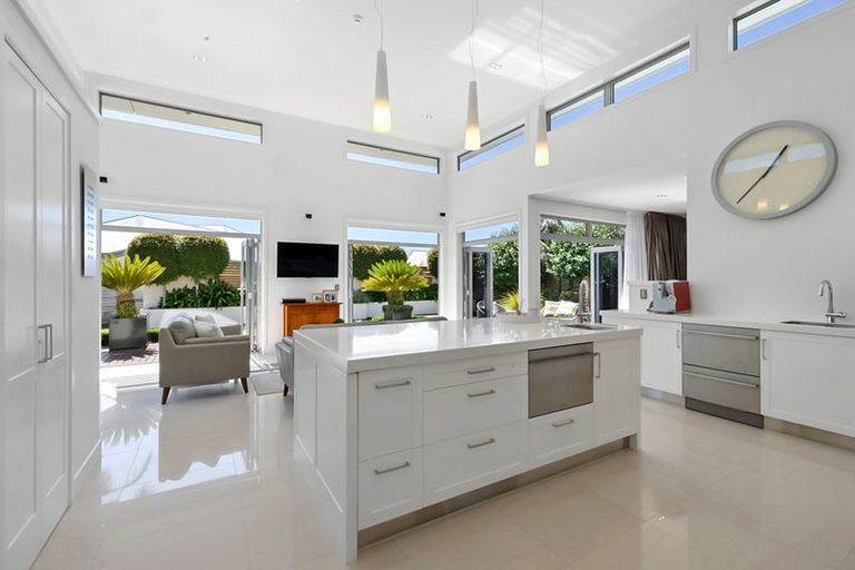 Photo of property in 3 St Andrews Parkway, Waiwhakaiho, New Plymouth, 4312