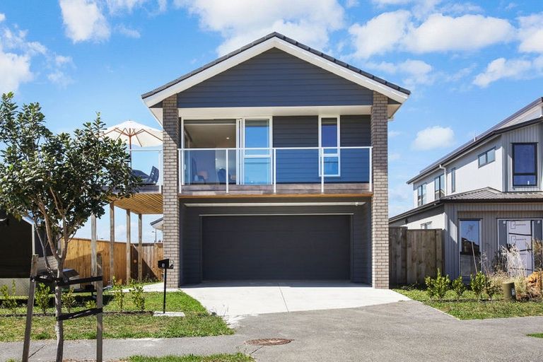 Photo of property in 9 Whata Street, Clarks Beach, 2122