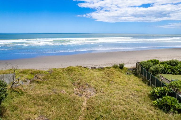Photo of property in 21 Ocean View Road, Port Waikato, 2695