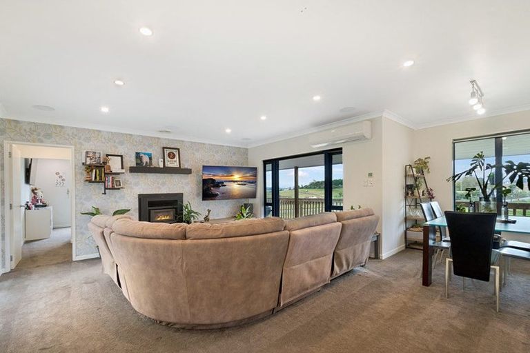 Photo of property in 141 Mangakura Road, Helensville, 0875