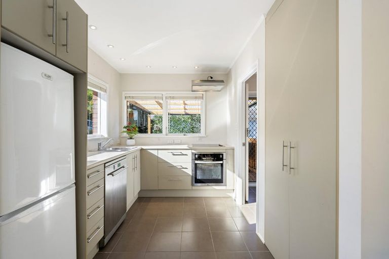 Photo of property in 28a Sunnynook Road, Sunnynook, Auckland, 0620