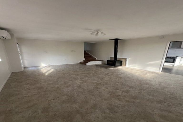 Photo of property in 13 Vina Place, Massey, Auckland, 0614