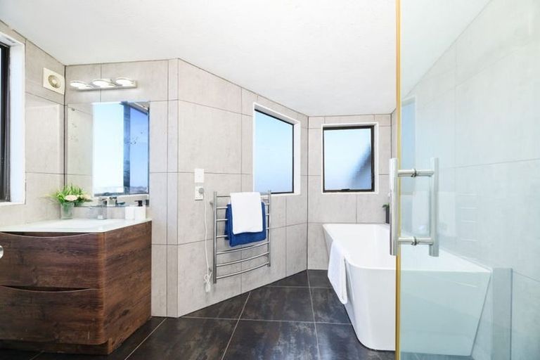 Photo of property in 5 Marlin Street, West Harbour, Auckland, 0618