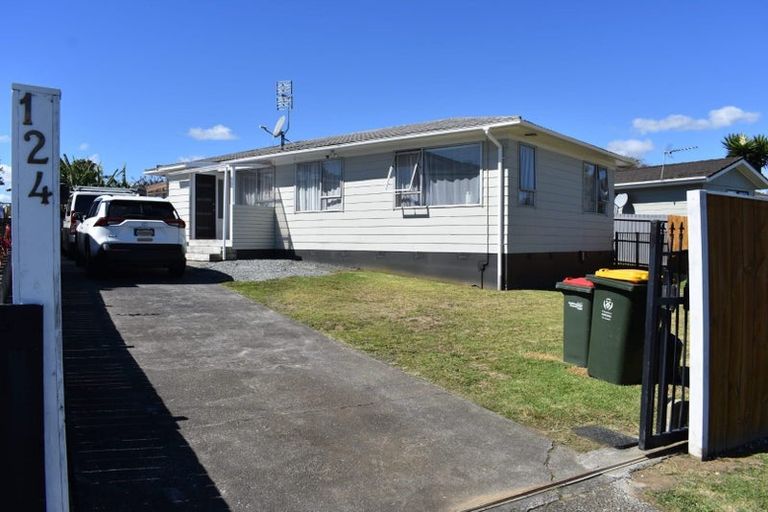 Photo of property in 124 Shifnal Drive, Randwick Park, Auckland, 2105