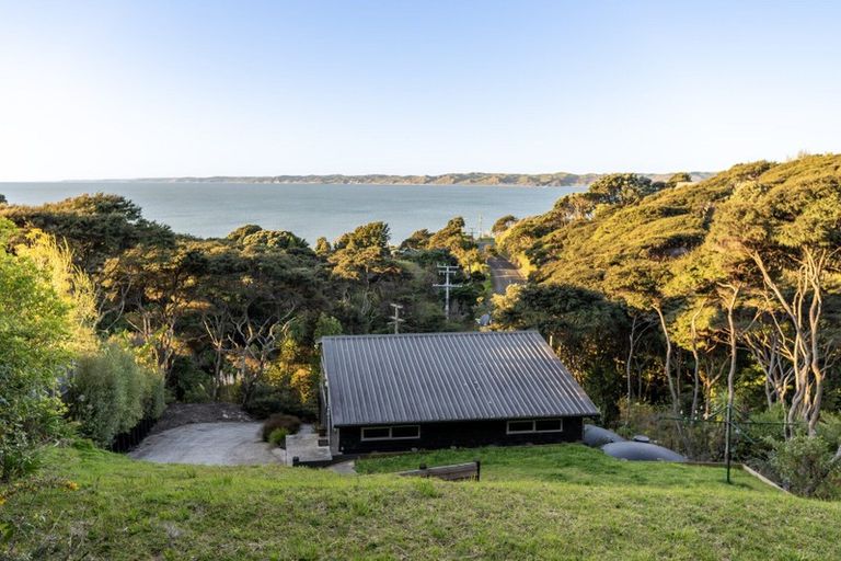 Photo of property in 33 Whaanga Road, Raglan, 3297