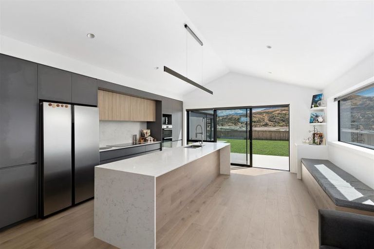 Photo of property in 20 Howden Drive, Jacks Point, 9371