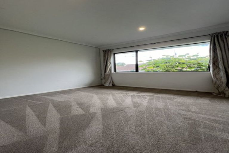 Photo of property in 16 Loloma Drive, Half Moon Bay, Auckland, 2012