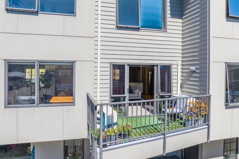 Photo of property in Te Kakariki Apartments, 5/5 Wellington Road, Paekakariki, 5034