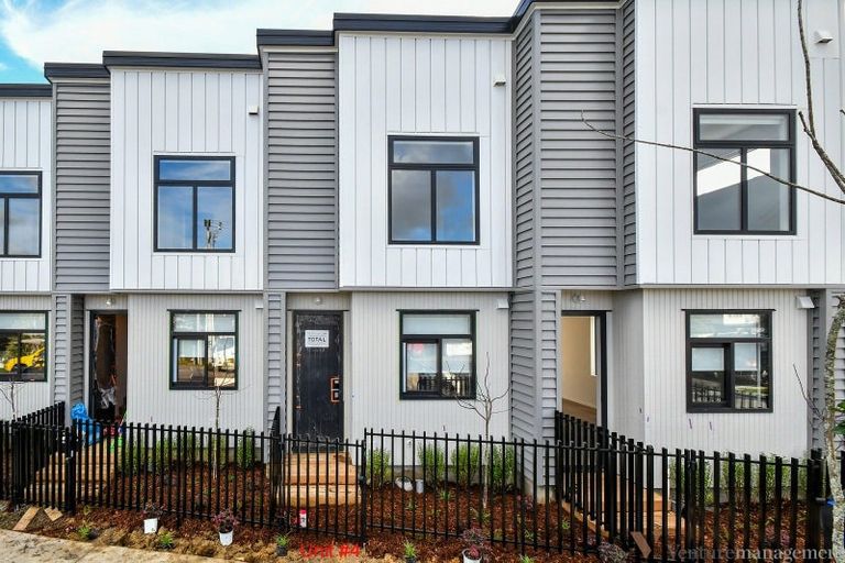 Photo of property in 2/22 James Laurie Street, Henderson, Auckland, 0612