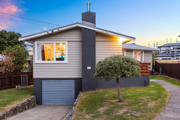 Photo of property in 7 Kapekape Place, Pukerua Bay, 5026