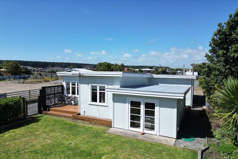 Photo of property in 14 Carthew Terrace, Foxton Beach, Foxton, 4815