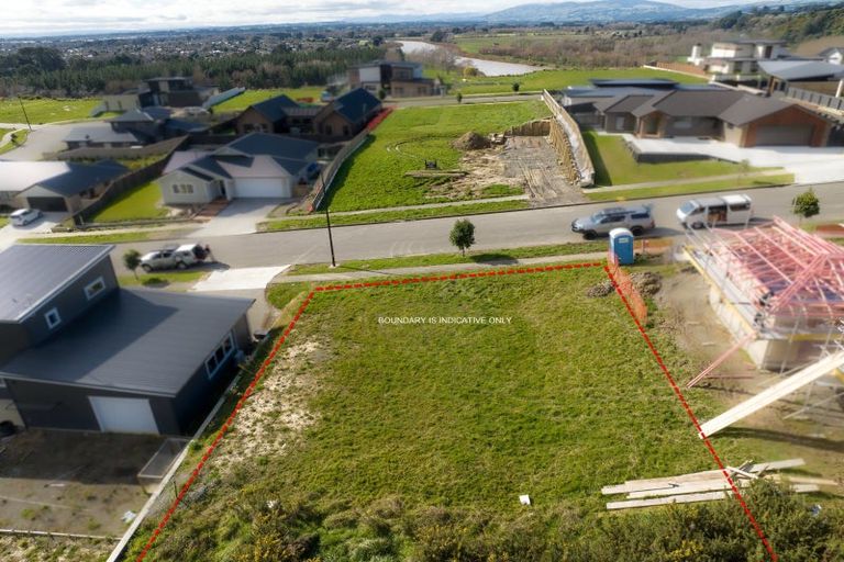 Photo of property in 35 Vaucluse Heights, Fitzherbert, Palmerston North, 4410