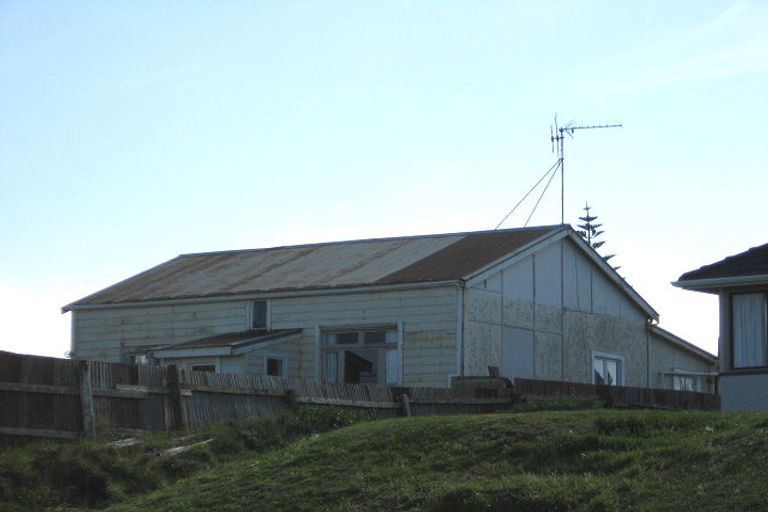 Photo of property in 16 Egmont Street, Castlecliff, Whanganui, 4501