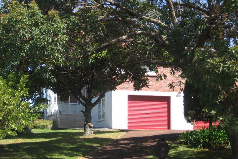 Photo of property in 27 Marlborough Avenue, Glenfield, Auckland, 0629