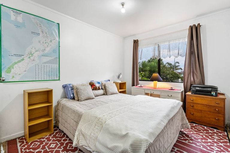 Photo of property in 22 Dungarvon Place, Clendon Park, Auckland, 2103