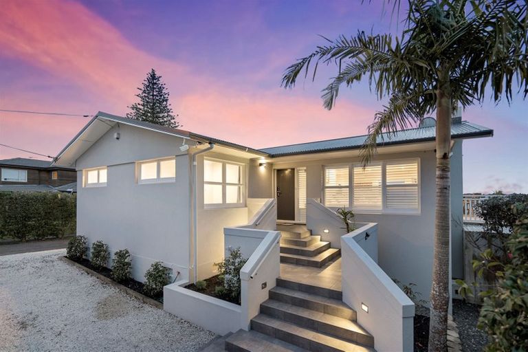 Photo of property in 31 Kowhai Road, Mairangi Bay, Auckland, 0630