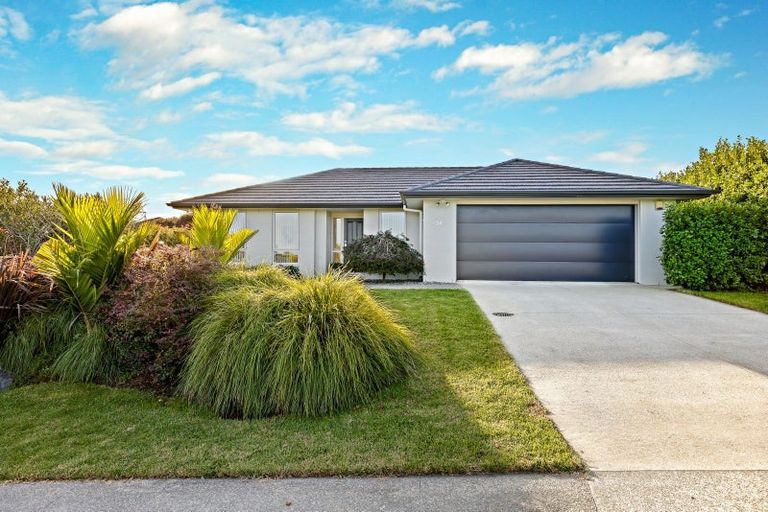 Photo of property in 24 Laly Haddon Place, Matakana, 0985
