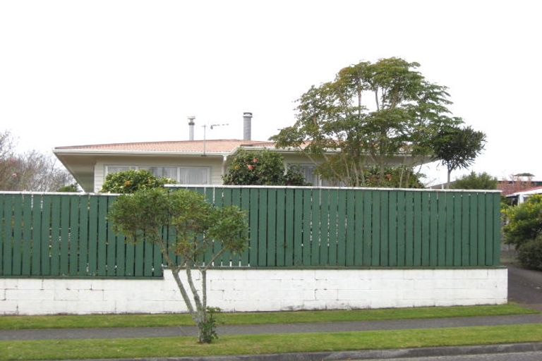 Photo of property in 43 Nevada Drive, Merrilands, New Plymouth, 4312