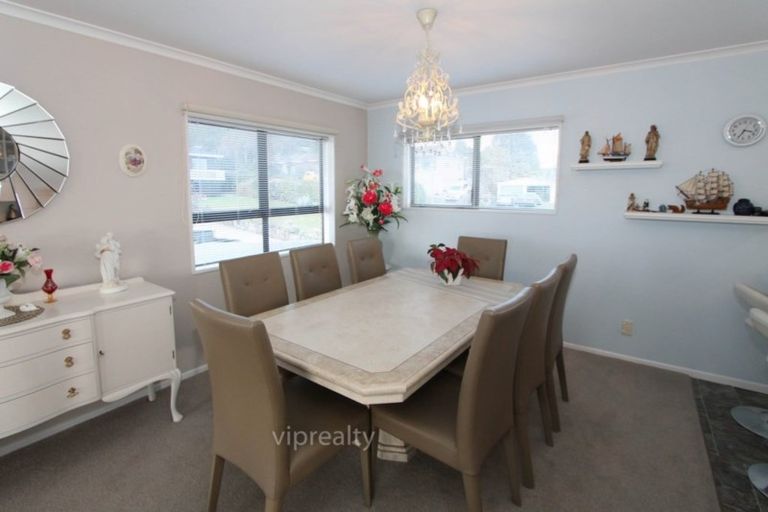 Photo of property in 2 Leo Place, Kawaha Point, Rotorua, 3010