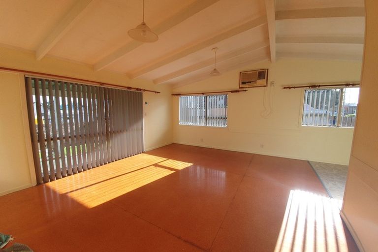 Photo of property in 4104 Great North Road, Glen Eden, Auckland, 0602