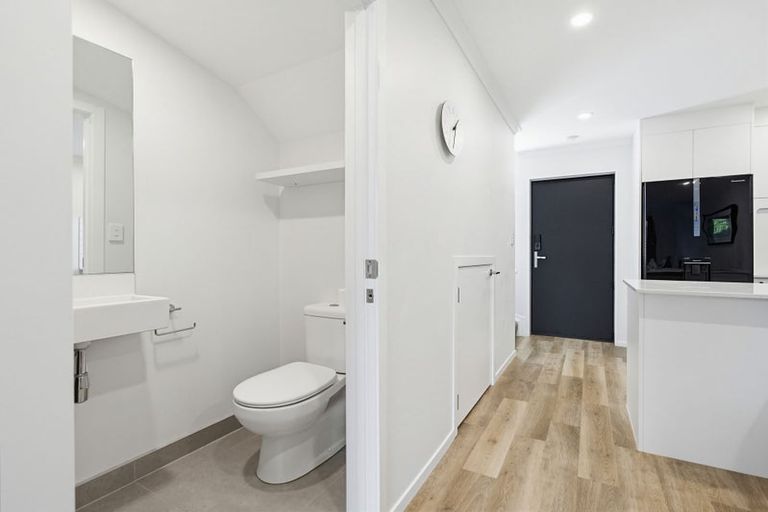 Photo of property in 7 Wharara Lane, Massey, Auckland, 0614