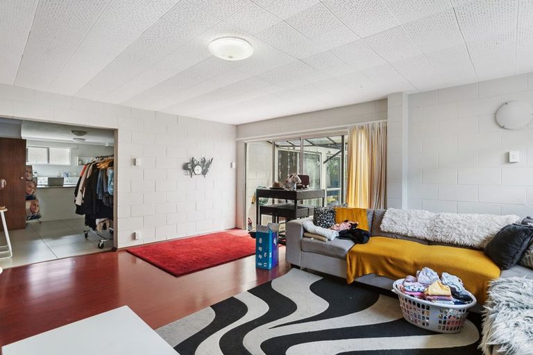 Photo of property in 75 Gossamer Drive, Pakuranga Heights, Auckland, 2010