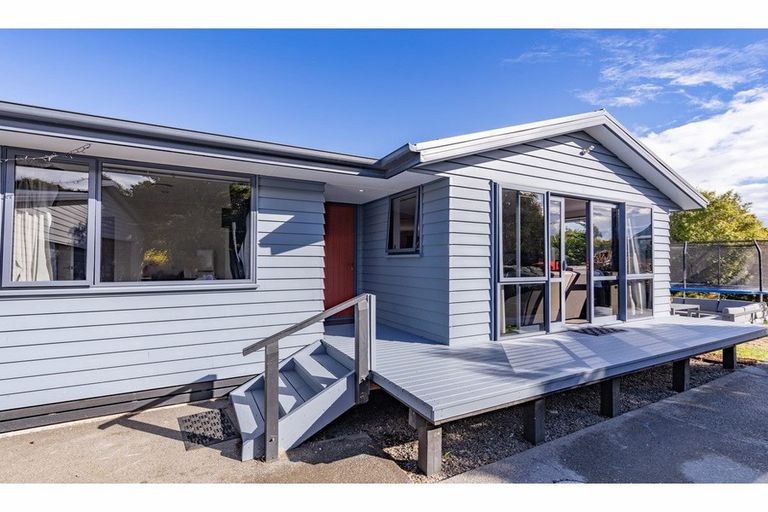 Photo of property in 12 Binstead Place, Avondale, Christchurch, 8061