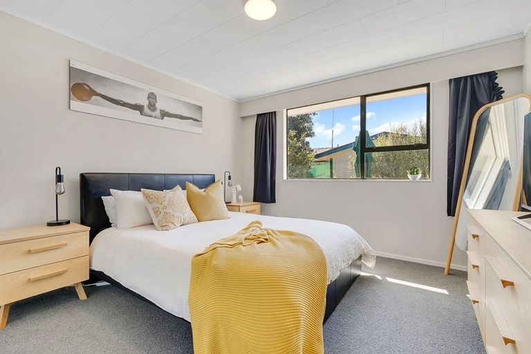 Photo of property in 7b Parkinson Close, Whitby, Porirua, 5024