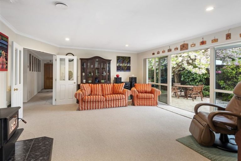 Photo of property in 28 Bentley Street, Russley, Christchurch, 8042