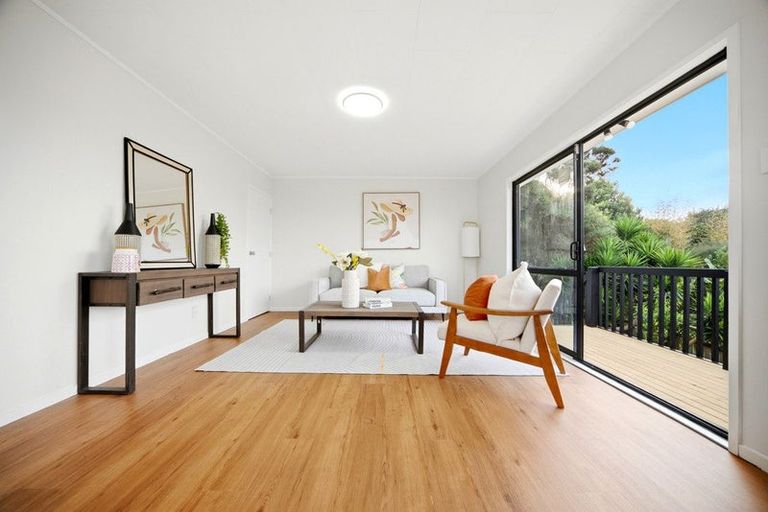 Photo of property in 40 Holmes Drive South, Massey, Auckland, 0614