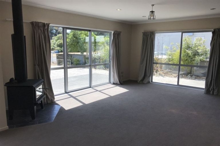 Photo of property in 3 South Crescent, Amberley, 7481