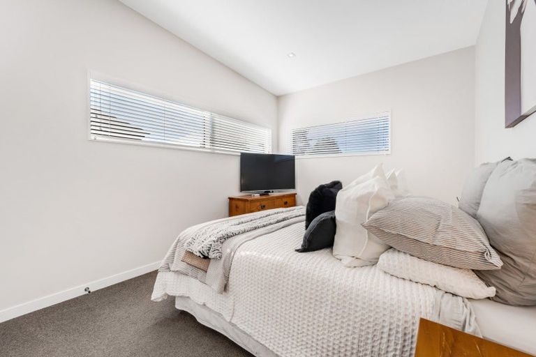 Photo of property in 33 Luplau Crescent, Cockle Bay, Auckland, 2014