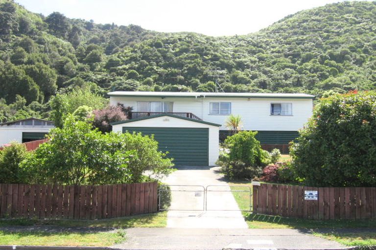 Photo of property in 59 Hartford Crescent, Totara Park, Upper Hutt, 5018