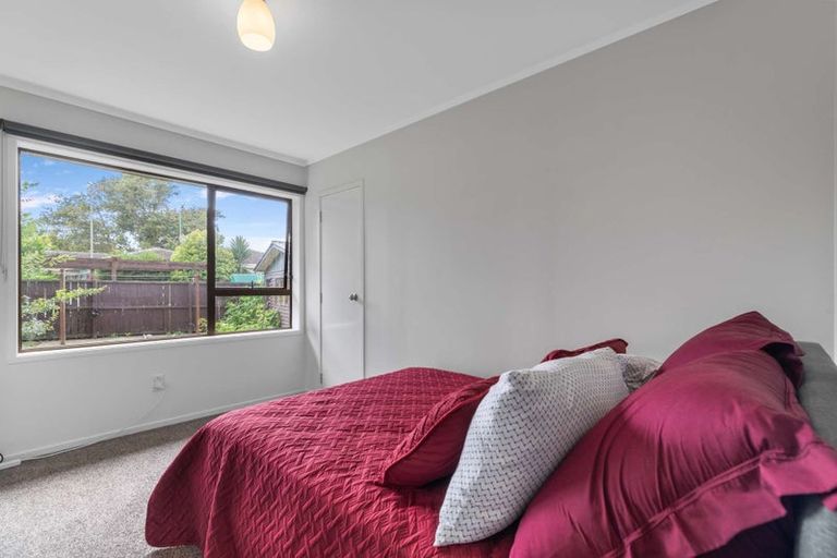 Photo of property in 25 Balgowan Terrace, Conifer Grove, Takanini, 2112