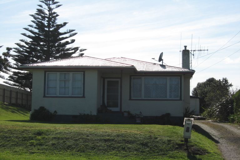 Photo of property in 10 Egmont Street, Castlecliff, Whanganui, 4501