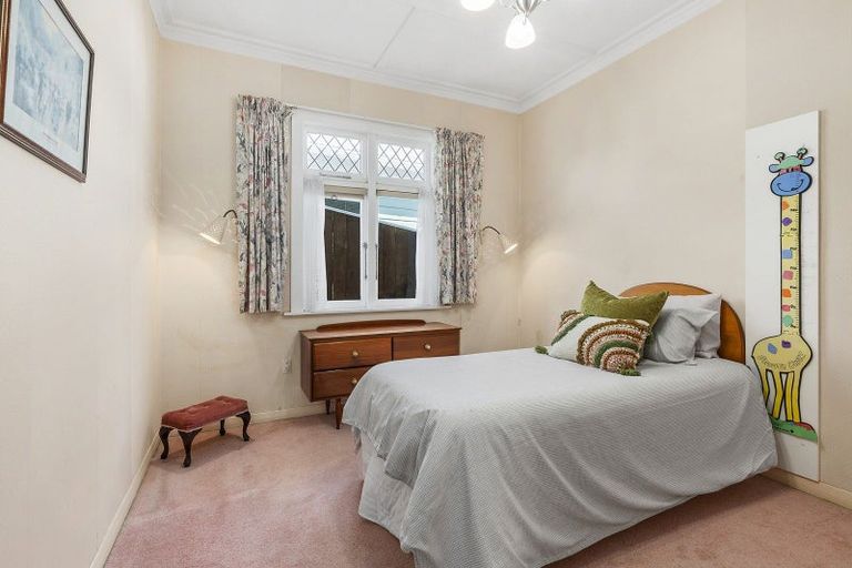 Photo of property in 23 Endeavour Street, Lyall Bay, Wellington, 6022