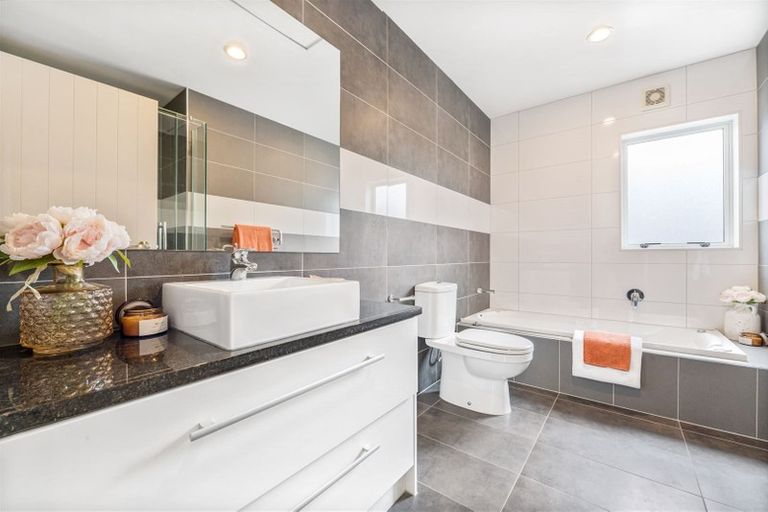 Photo of property in 7 Lucca Crescent, Flat Bush, Auckland, 2019