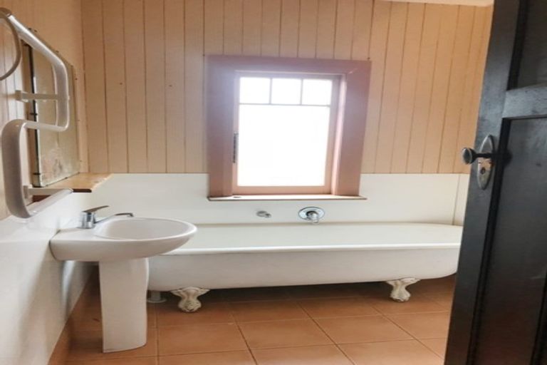 Photo of property in 6 Oxford Street, Fairfield, Hamilton, 3214