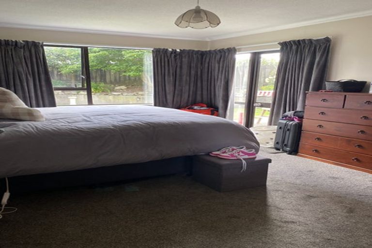 Photo of property in 2/24 Comeskey Grove, Elderslea, Upper Hutt, 5018