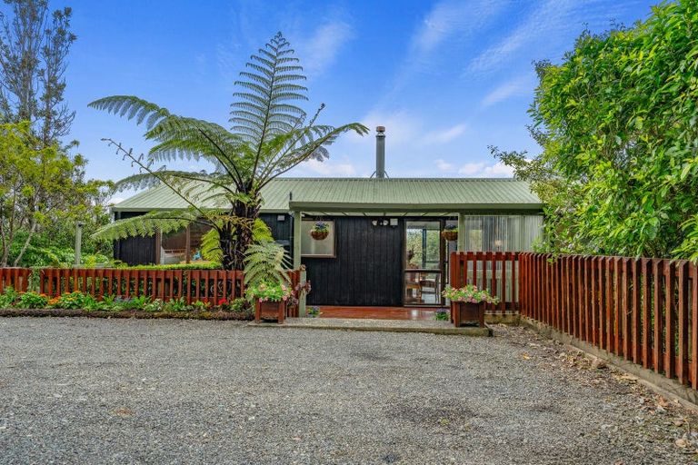 Photo of property in 321 Wairere Road, Waitakere, Henderson, 0782