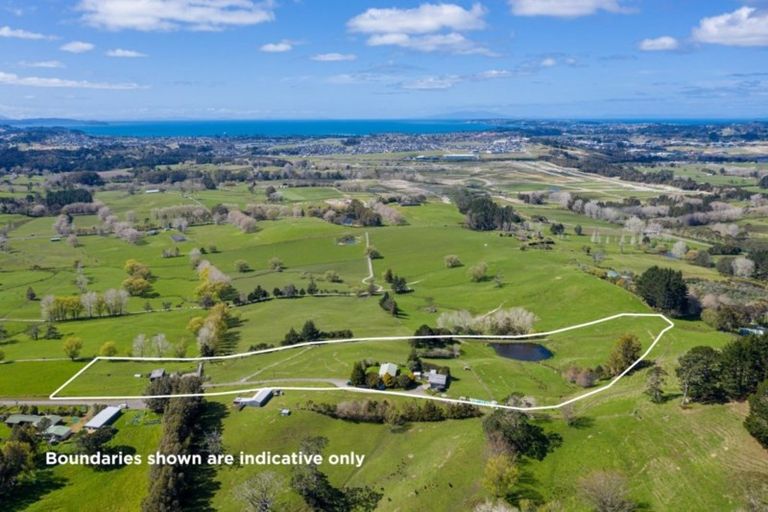 Photo of property in 107 Cemetery Road, Wainui, 0992