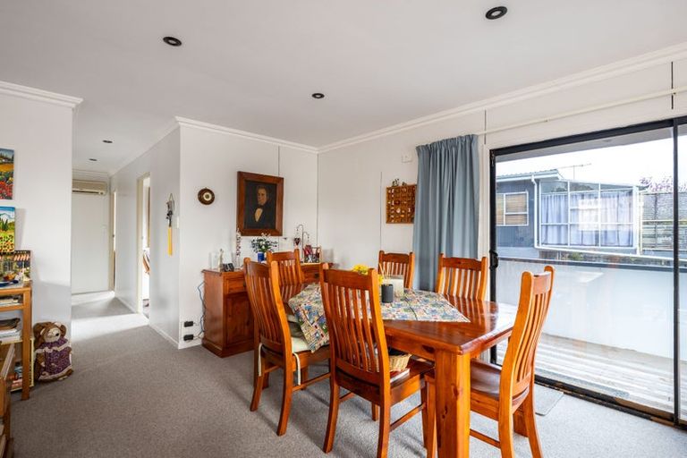 Photo of property in 7 Warren Place, Frankleigh Park, New Plymouth, 4310