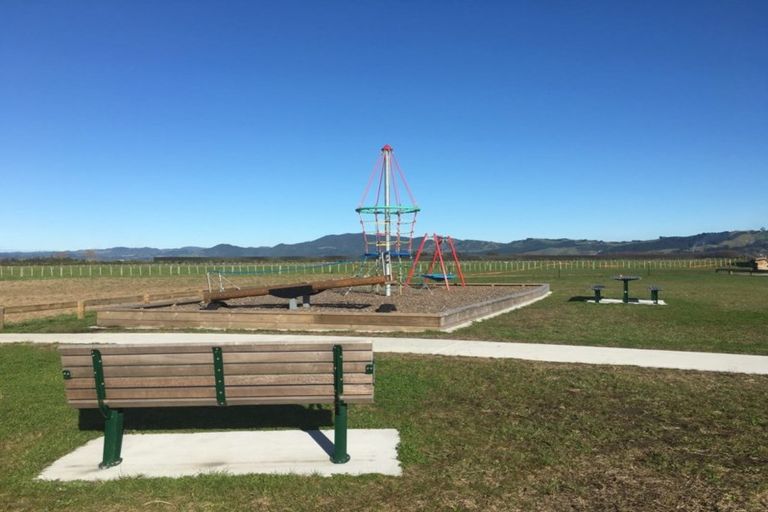 Photo of property in 35 Livingstone Drive, Papamoa Beach, Papamoa, 3118