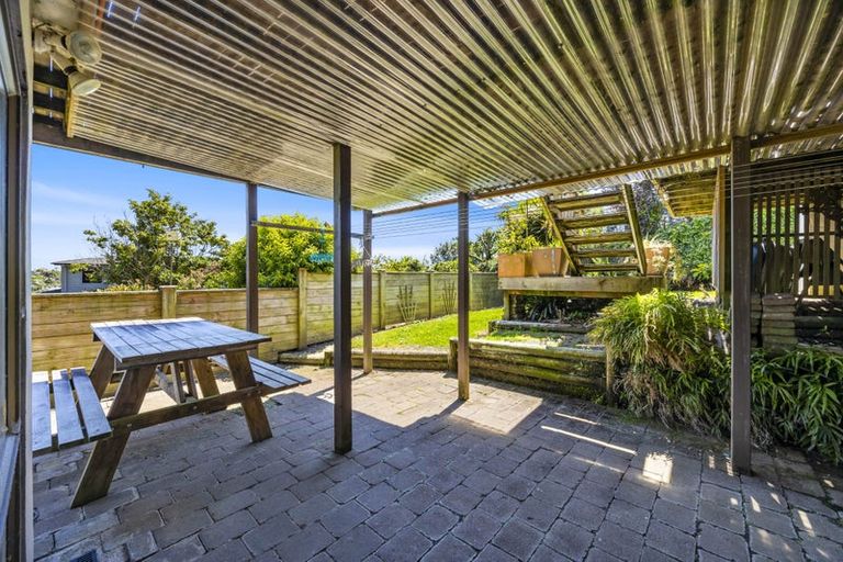 Photo of property in 4 Mellons Bay Road, Howick, Auckland, 2014